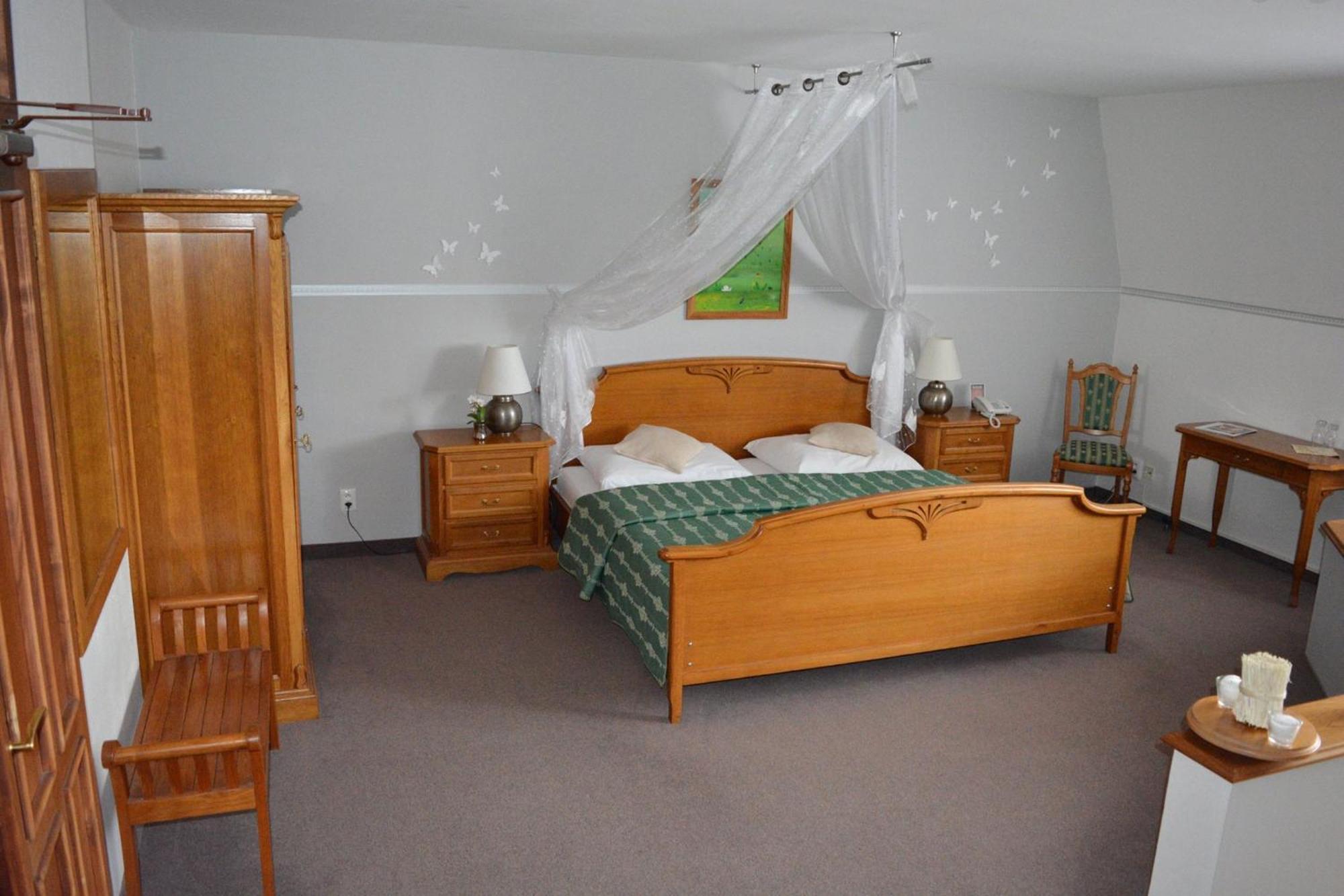 Kastiel Agatka Hotel Chorvatsky Grob Luaran gambar